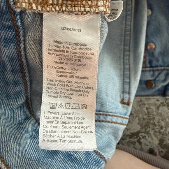 Madewell Relaxed Denim Shorts in Cedarcroft Wash - Picture 10 of 11